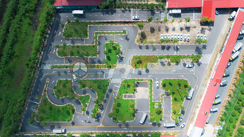 Trường đào tạo lái xe Hoàng Thịnh